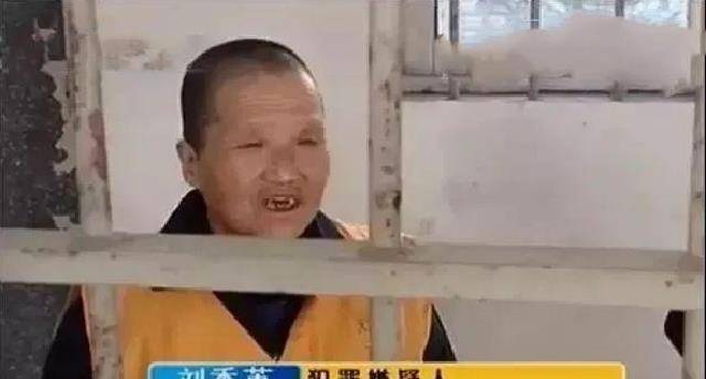 她偷偷从家里拿出来户口本,跟董岗彪登记结婚了,成为了一对夫妻,按照