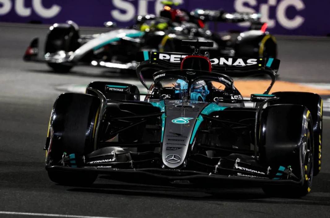 原创f1沙特梅奔赛车越来越慢拉塞尔质问车队沃尔夫也不解太奇怪