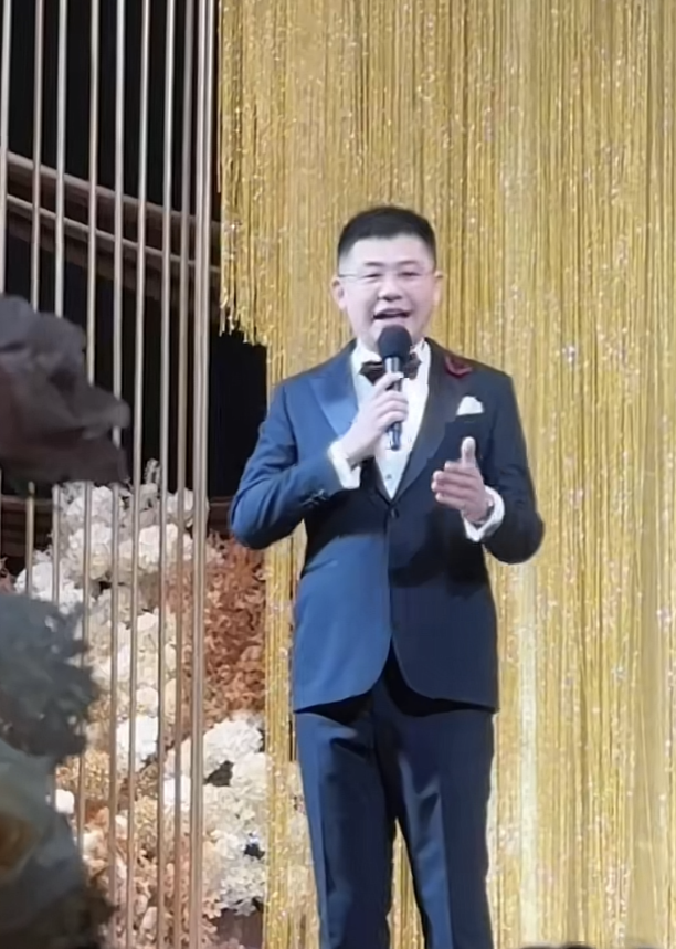 除此之外,林家铺子的老板林楠也参加了婚礼,他和高德福是生意场上的