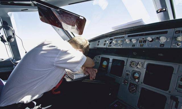 印尼巴泽航空两名飞行员在飞行途中睡着