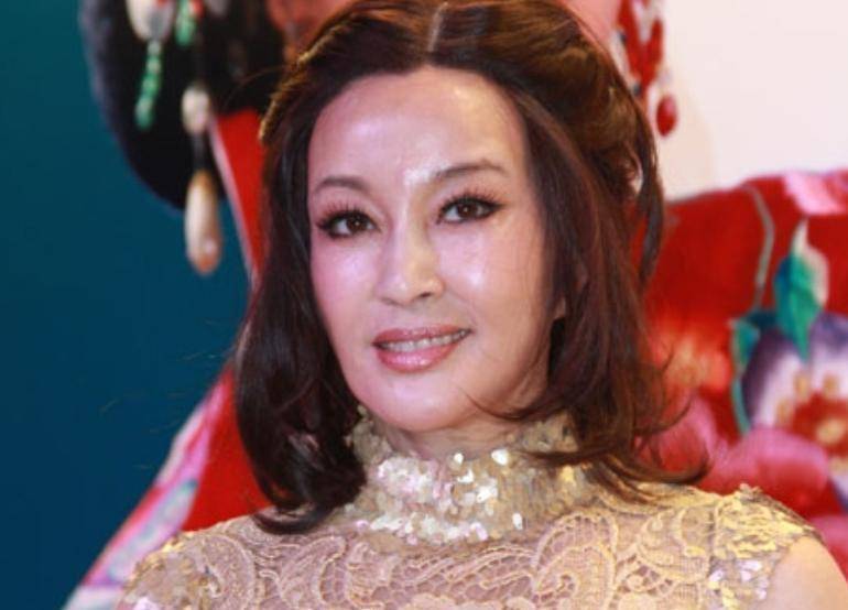 原创脸像鞋拔子下巴能耕地中老年女星整容多夸张后遗症最明显