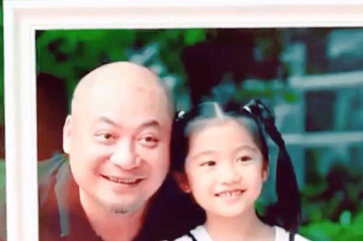 原创广东主持人何浩鹏的全家福42岁老来得女被妻子称为宠女狂魔