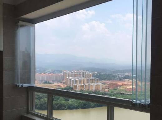 封阳台别用塑钢窗了越来越多人这样做效果起码好十倍