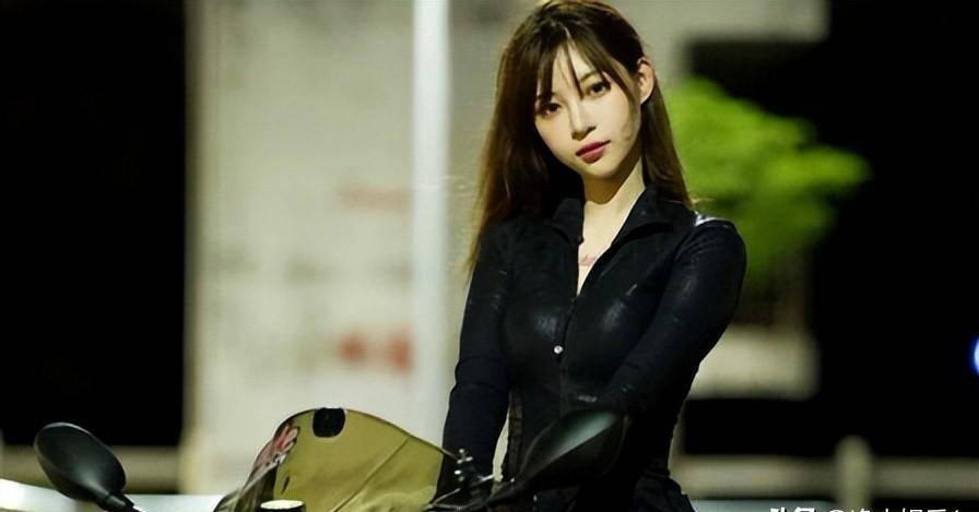 机车女顶流痞幼,250万买于嘉萌的兰博基尼:网红高收入合理吗?