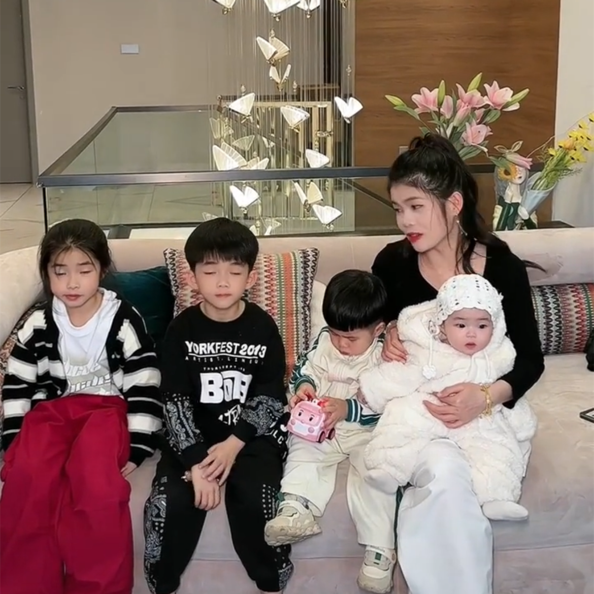 去年4月生四胎,全部母乳喂养_陈橙_直播间_孩子
