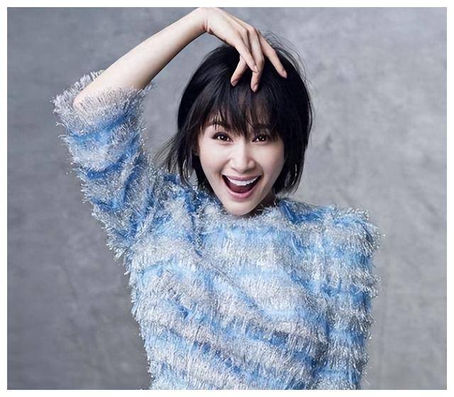 王子文豪宅:木地板铺地毯,晒包晒身材,自拍"狂魔"