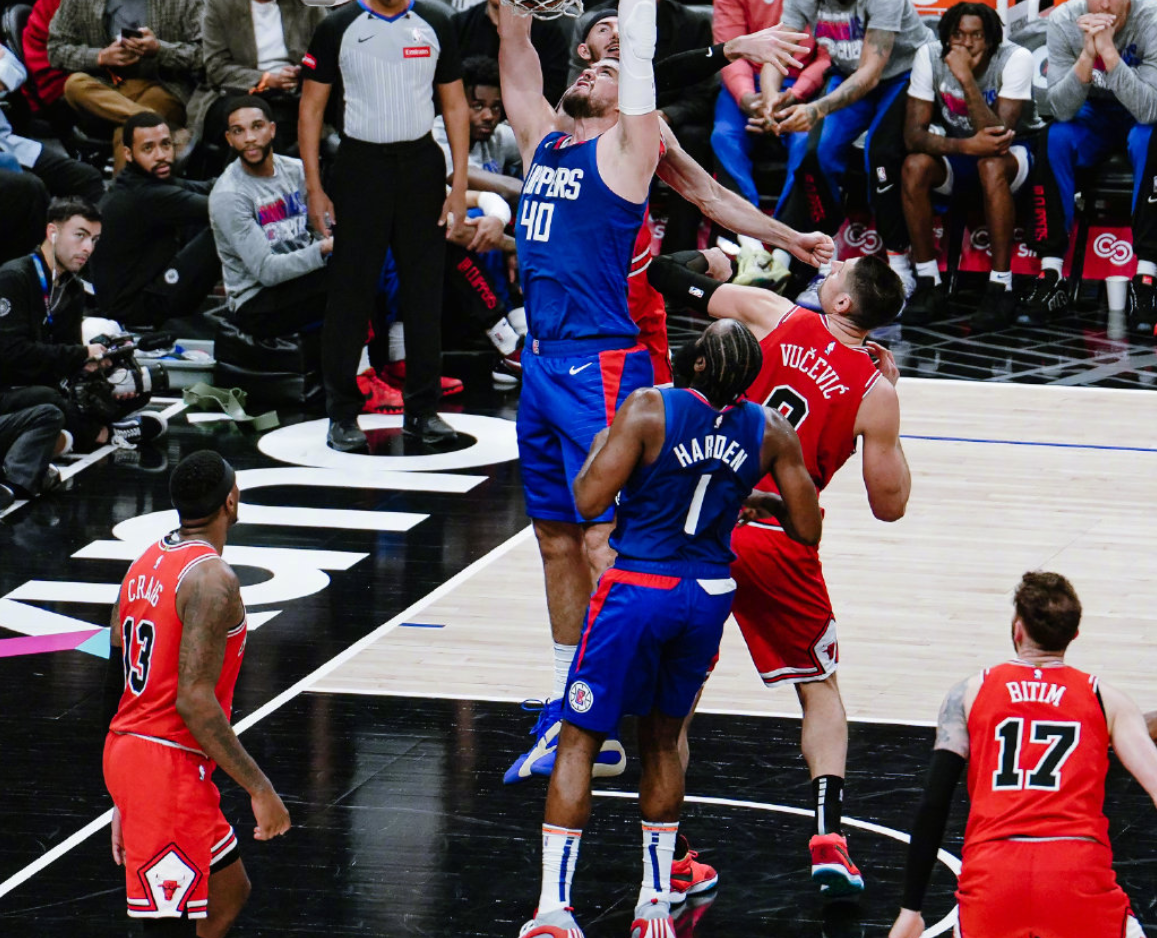 游刃有余,哈登14 11 10,快船队14分大逆转公牛,乔治22分_德罗