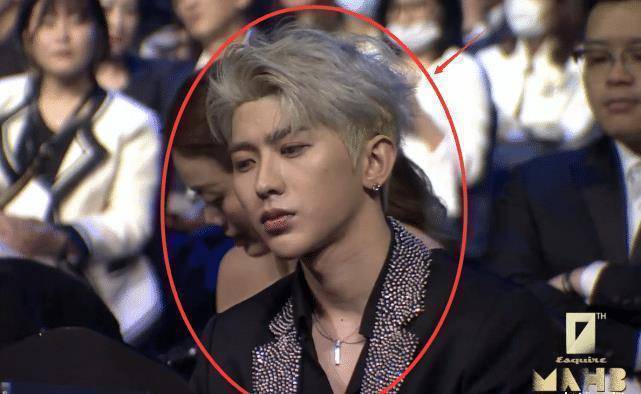 原创时尚盛典台下男明星生图火了没有美颜成卸妆晚会少女都沸腾了