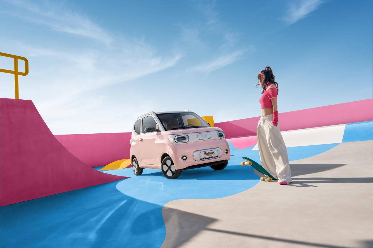 两种续航版本,配合全方位的配置,空间和安全性能的升级,宏光miniev