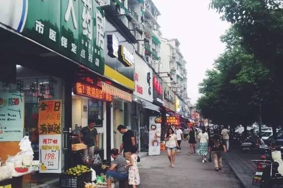 隔壁的"美食堕落街"更是喂饱了一代又一代浙大人