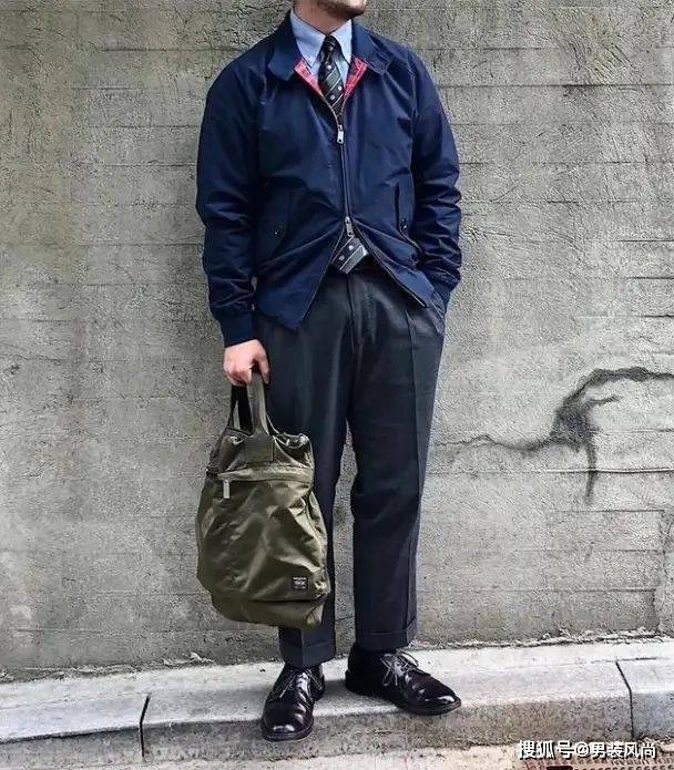 春季男士哈灵顿夹克的多种穿搭方法与技巧