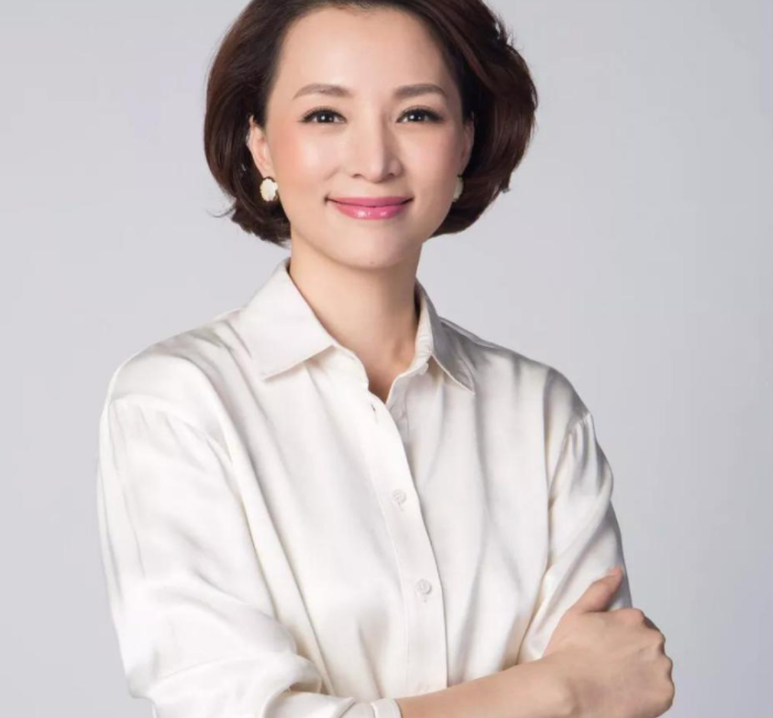 许久未露面的董卿,依然还是孩子最好的妈妈_网友_中央电视台_照片