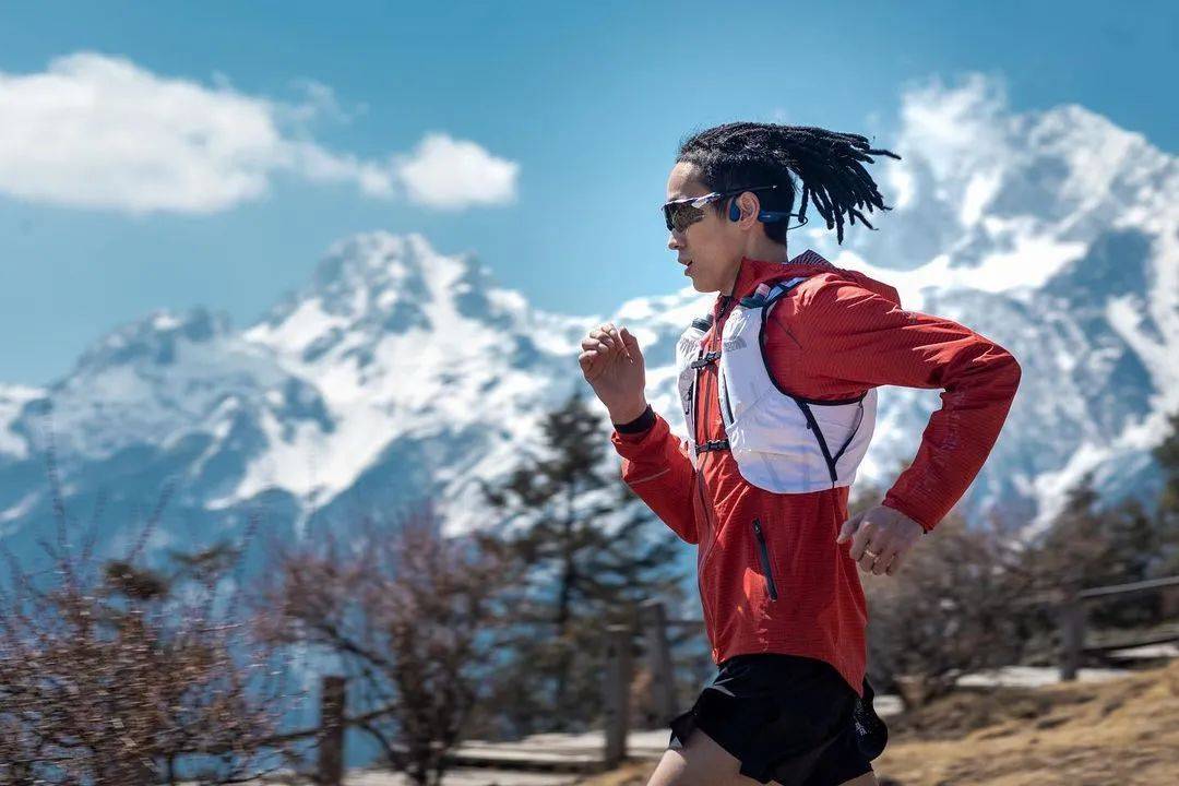 申加升的脏辫造型当然,我有时候会给他一些建议,比如教他通过社媒