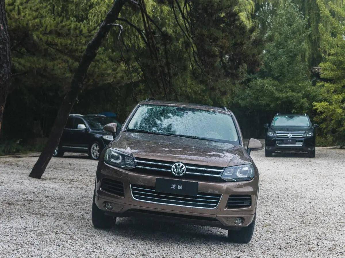 在动力方面,上一代途锐上的w12版本和v10柴油机的版本被取消,主流的