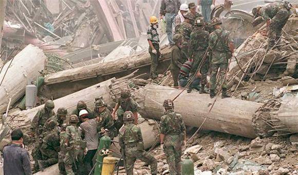 原创小细节惹来大灾难韩国购物大楼30秒倒塌502人被埋地下