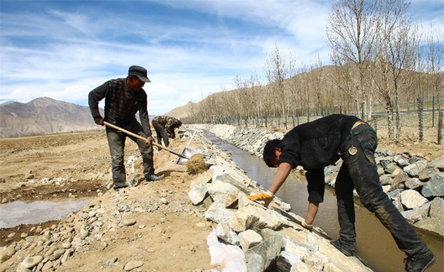 原創農民挖水渠時發現西漢國寶系考古史最重金器含金量達到99