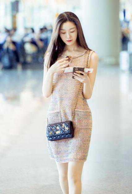 原创宋轶的独有时尚体重不到90斤筷子腿也可以很女神