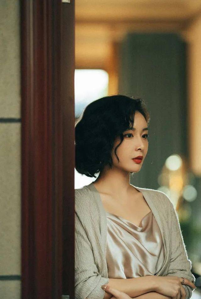 同样演大嫂把高叶和包文婧放在一起对比差距一目了然