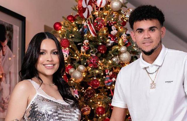 原创来认识一下利物浦和曼城的wag们从模特女王到金发女郎