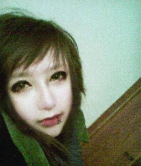 歌曲的爆火,并没有给沉珂带来任何一夜爆红的愉悦,甚至因为长期抑郁让