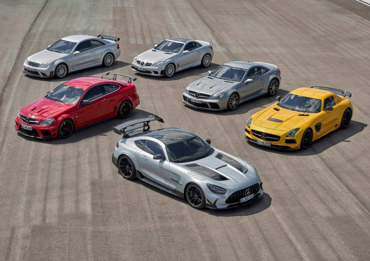 除了奔驰sls amg black series以外,还有底盘代号:r171的slk 55 amg