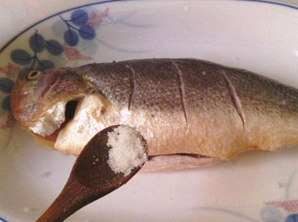 原创做清蒸鱼时别直接下锅少了这一步难怪鱼又腥又柴