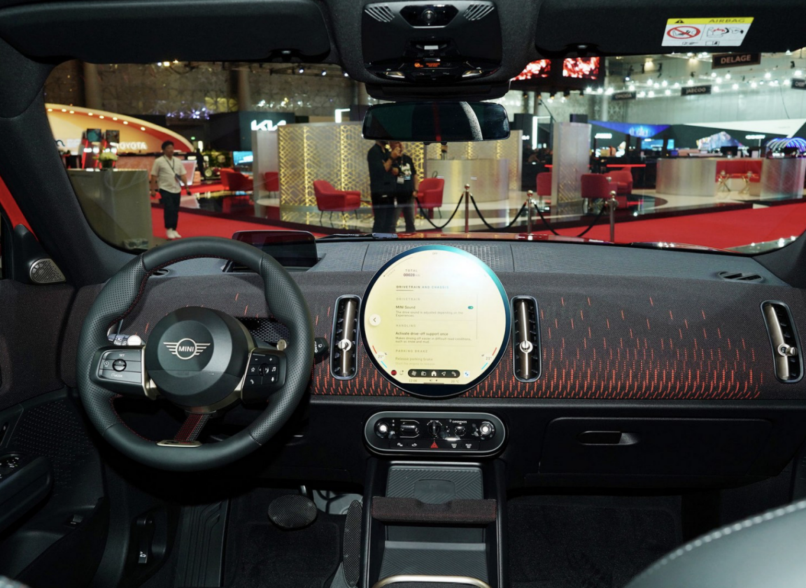 延续燃油动力,内饰大焕新!全新countryman首秀,25万你会买吗?