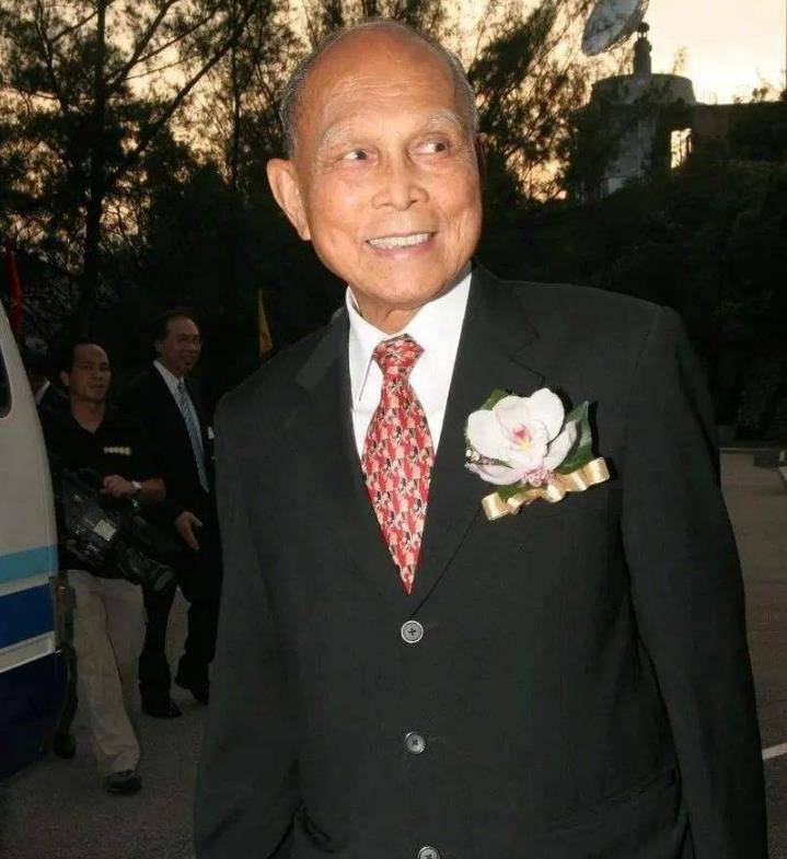 亿债务,儿子不仅还完,最后卖掉公司还赚了3百亿_董浩云_董建华_中国