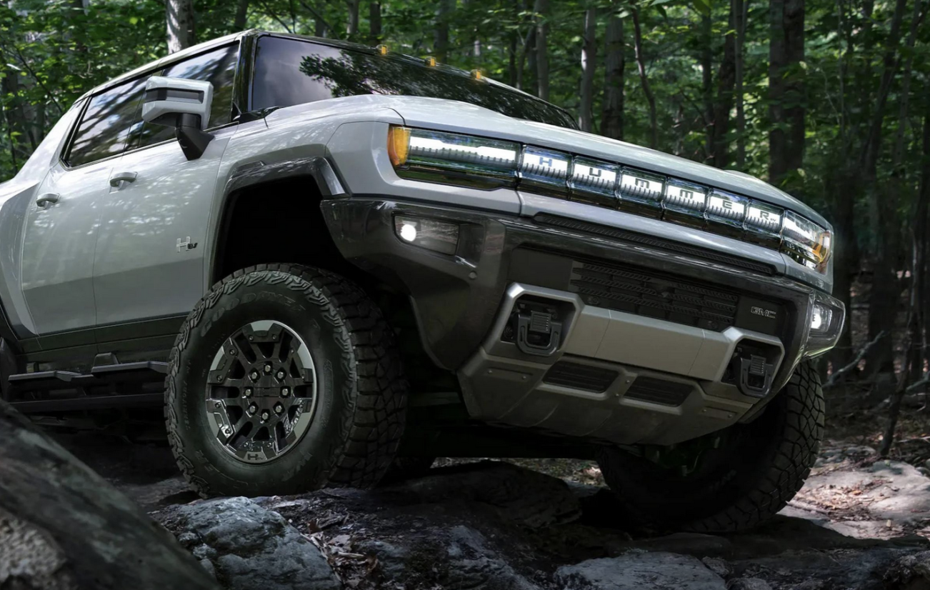 通用汽车在复活经典硬派越野悍马的同时,也赋予了悍马ev强悍的越野