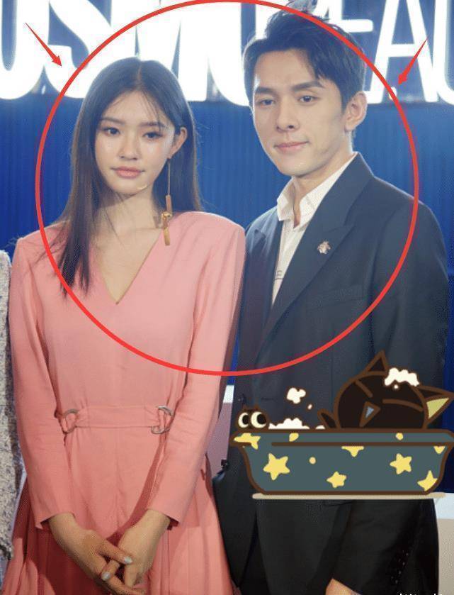 原创路人镜头下李佳琦和林允长啥样关掉10级美颜滤镜后终于相信粉丝们