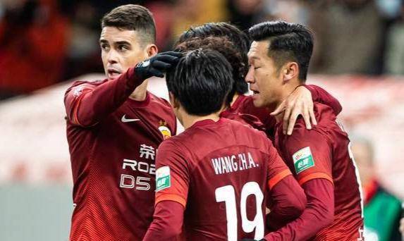 中超焦点对决:上港精明之举引擎重大变数_比赛_泰山队_进攻