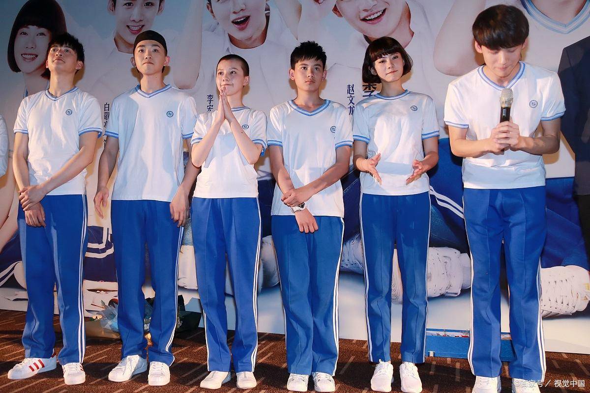 在校学生统一穿校服的意义