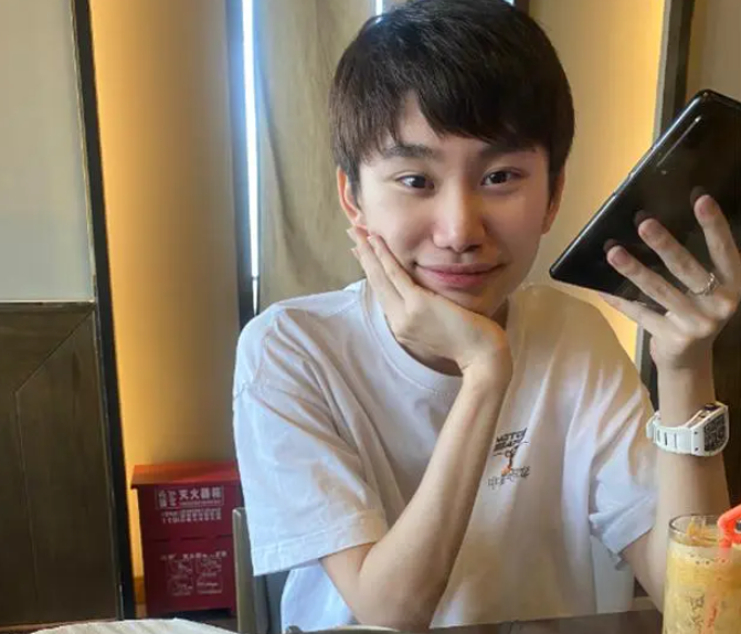 doinb选择提前回国也被网友们解读为潜逃回国试图以此