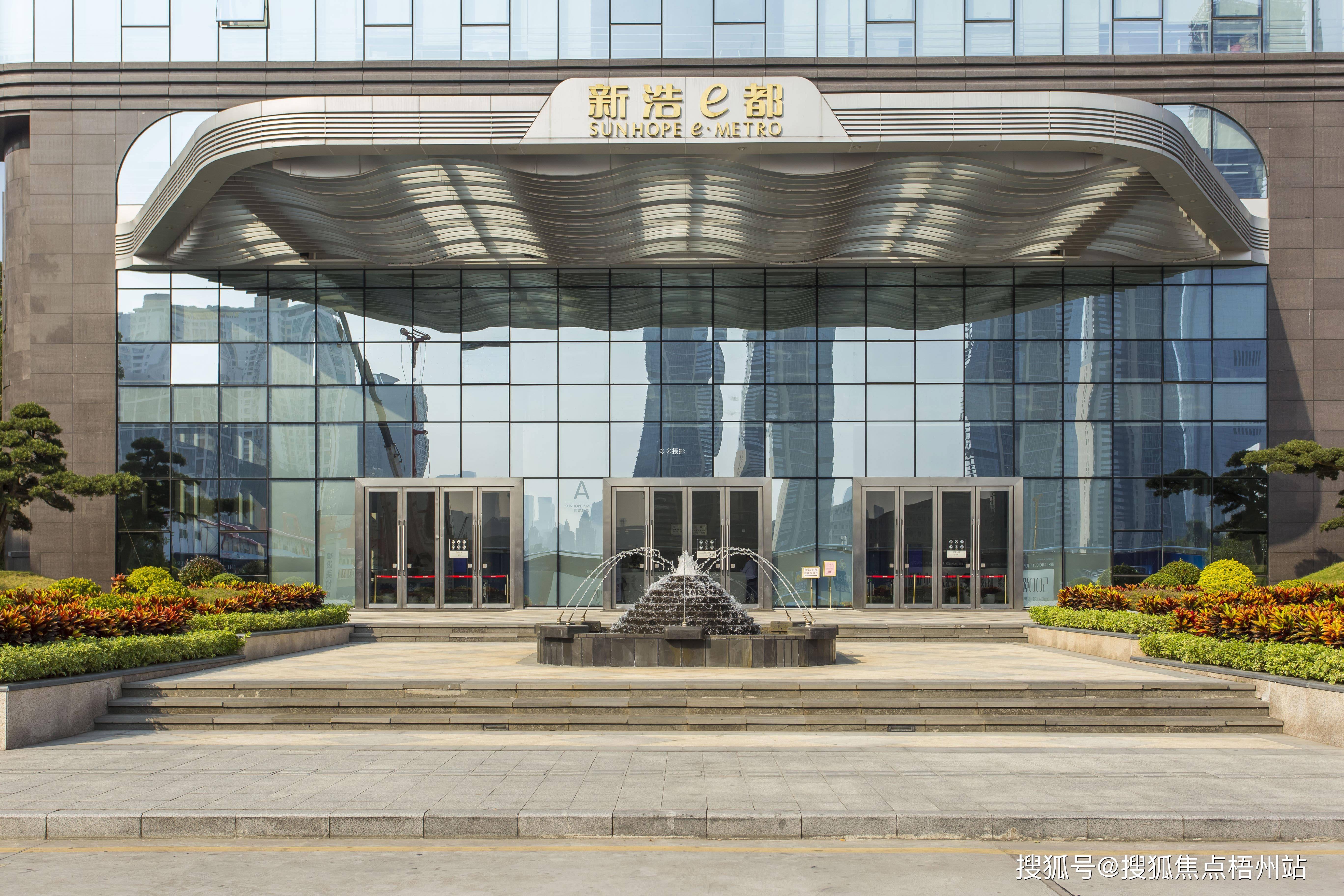 深圳新浩e都租120人独立办公室精装修带家具交通便利可注册