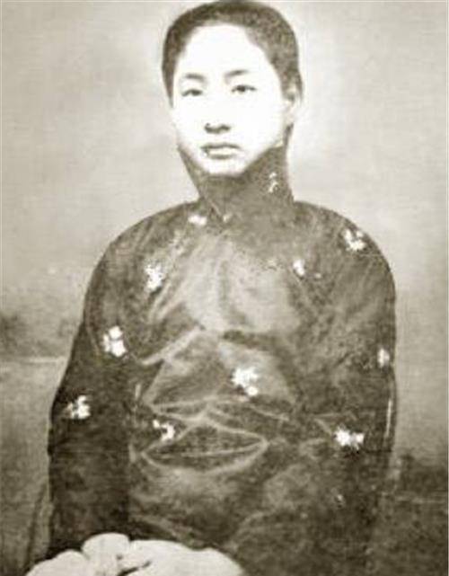 他曾救过女英雄秋瑾,又大力提携张作霖,最后过得怎么样了_增韫_带着