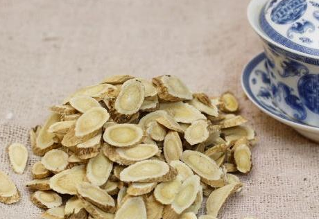 原创黄芪具有养生功效与它们搭配效果更佳怎样区分自己能不能喝