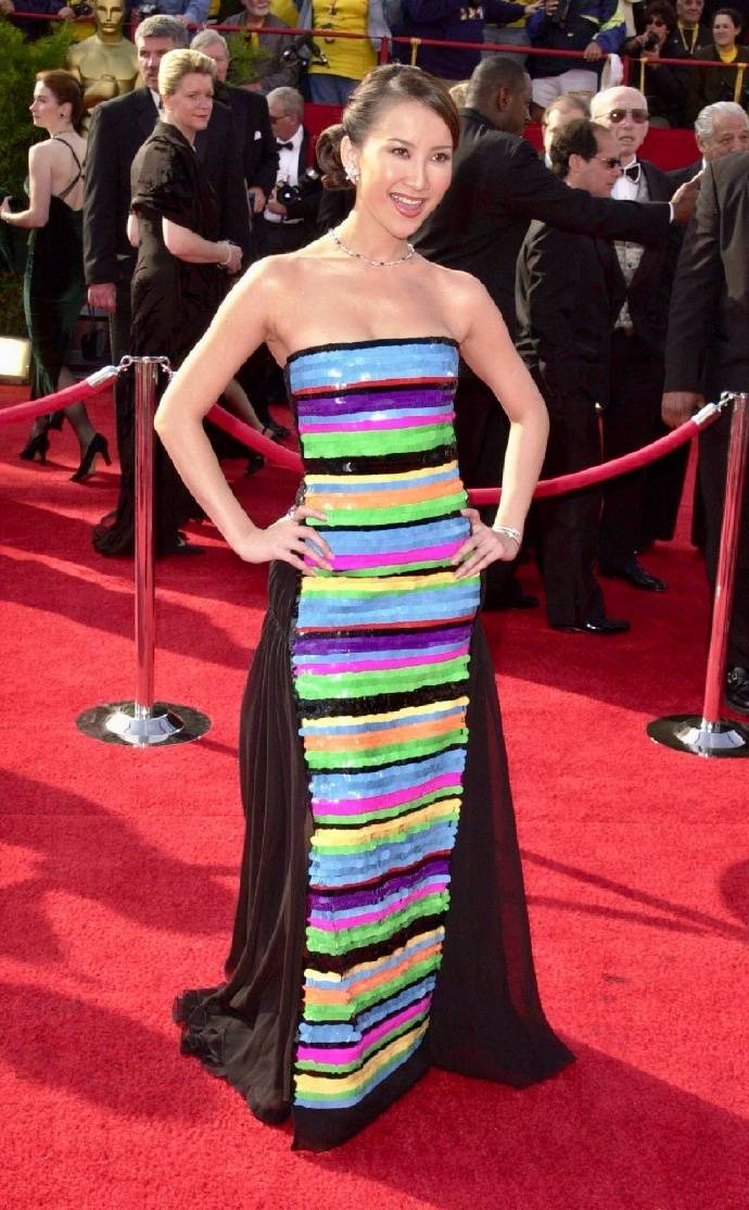 原创96届奥斯卡开幕致敬李玟她是首位登上奥斯卡演唱的华裔女歌手