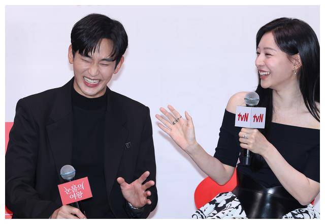 金秀贤:首次出演丈夫一角,赞财阀老婆金智媛体贴入赘经历.