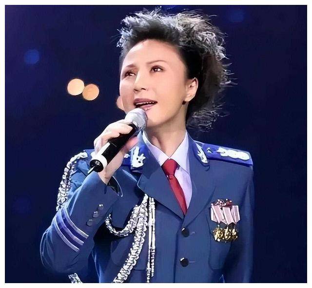 毛阿敏昔日辉煌却遭春晚遗弃54岁依旧迷人