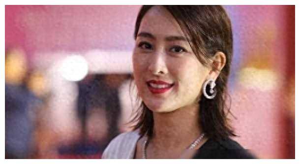 41岁马苏真实颜值曝光!离开美颜滤镜后,网友惊呼:村花级别?