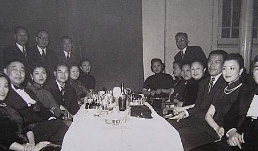 此女名叫叶奕华,自幼生的聪明伶俐,而且还念过书