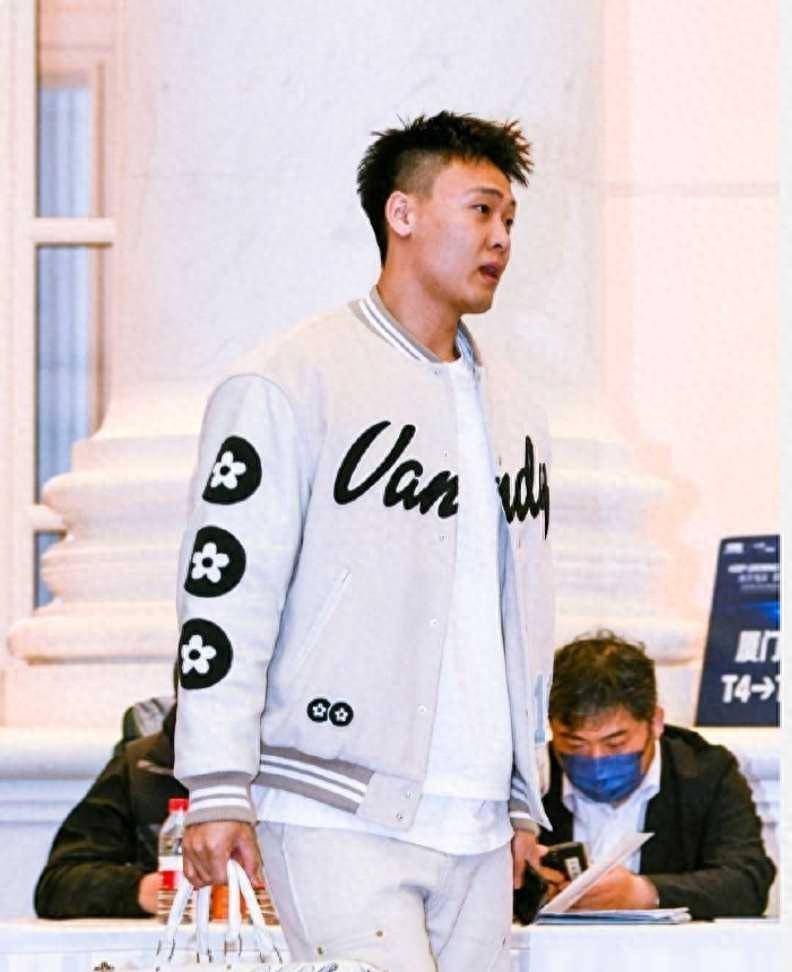 原创吃相难看cba赛前一天宣布赵睿无缘全明星赵睿到现场不让拍