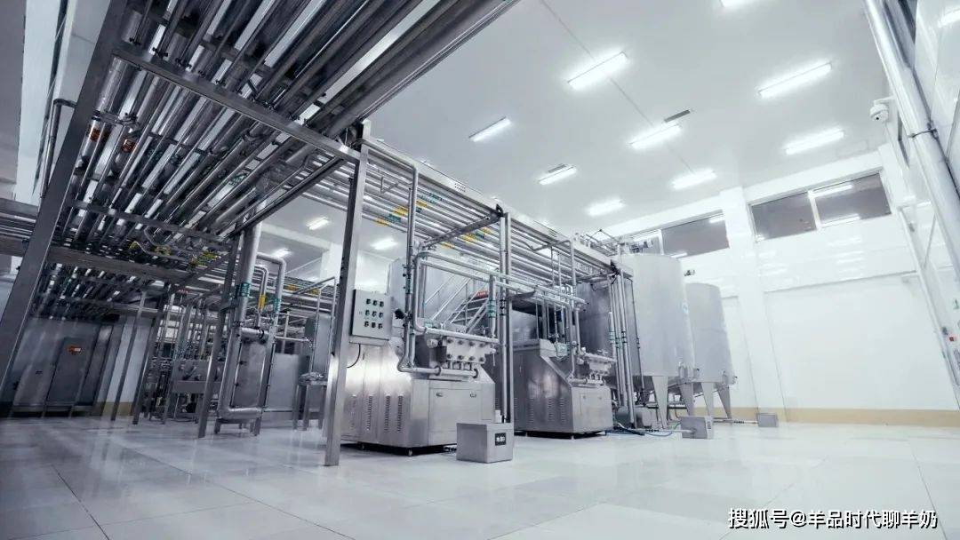 巴氏杀菌机进行杀菌冷却降温后分离鲜奶中的杂质借助于净乳机的高速