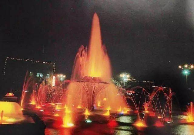 原创从现在到10月6日洛阳开元湖音乐喷泉表演时间