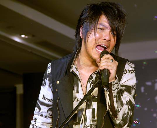 原创周杰伦巅峰时期唯一忌惮的对手如今发福到认不出落魄商演无人识