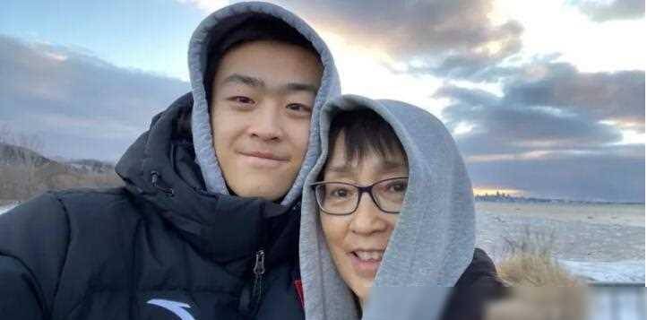 赵彦坤的出色表现,让人们再次将目光投向了他的母亲王秀丽.