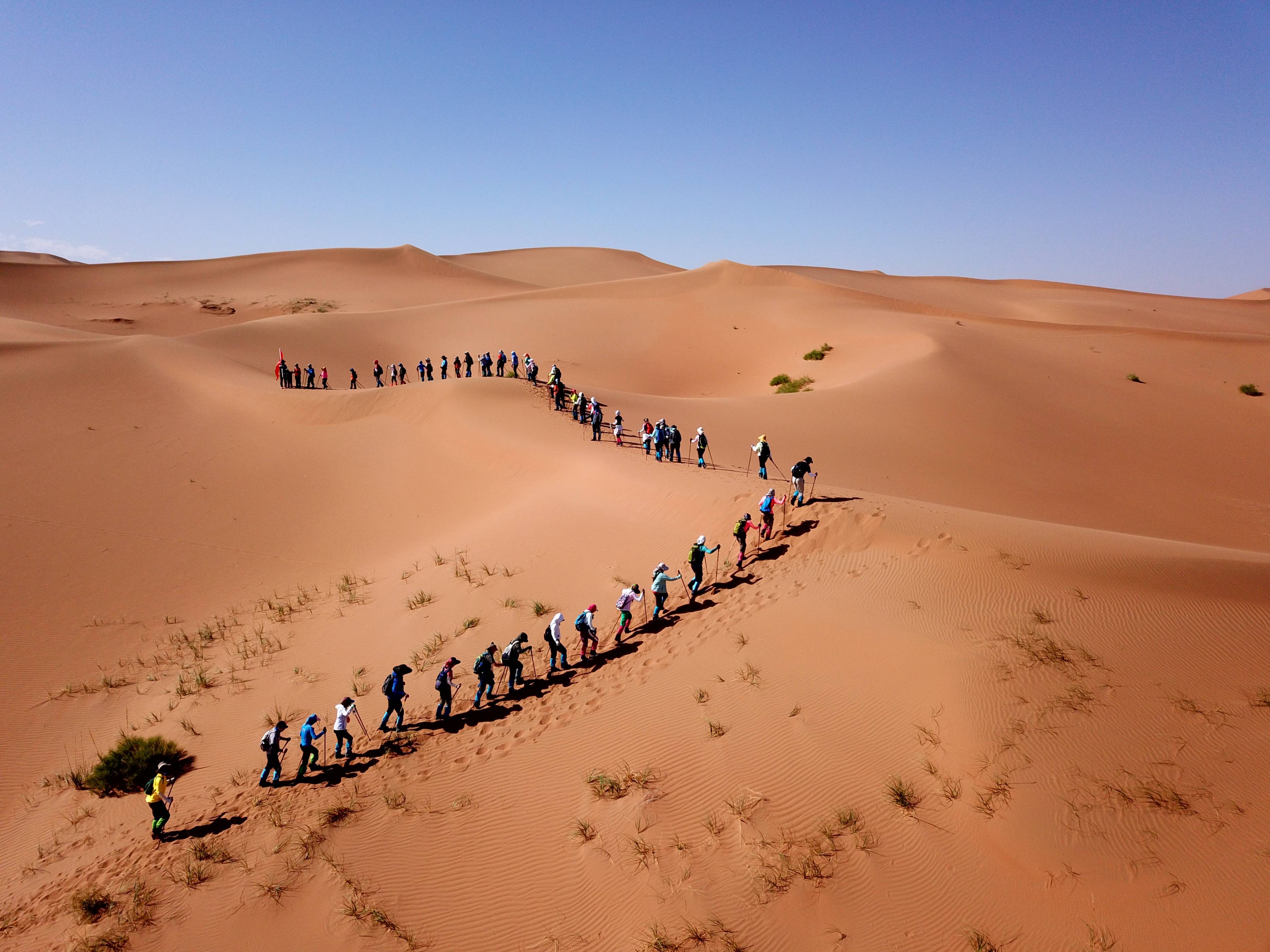 3分钟了解为什么大家的企业团建都选择戈壁沙漠徒步
