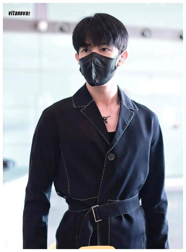 夏之光机场真相,明星眼中的无奈,背后的挣扎,神秘揭秘_闪光灯_工作