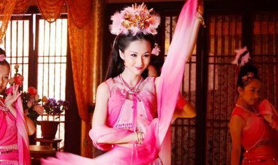 张丽华:10岁进宫,16岁被宠幸,23岁晋贵妃,30岁却遭斩杀_陈叔宝_红颜