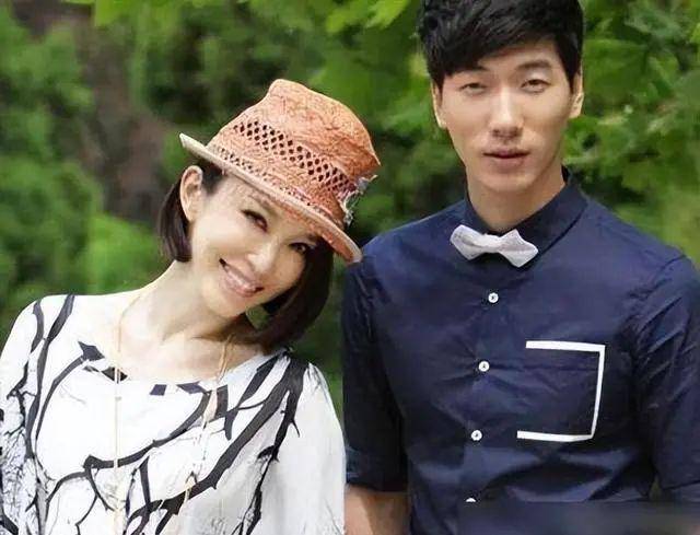 在2023年,高以翔离世之际,张亮出乎意料地发布消息,声称他和他的女子